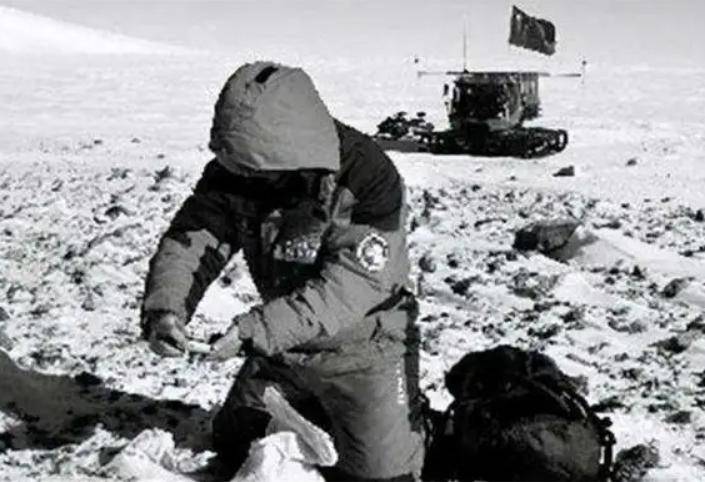 德忽然感到肚子痛于是他切开了自己的肚子j9九游会登录1961年在南极列昂尼(图4)